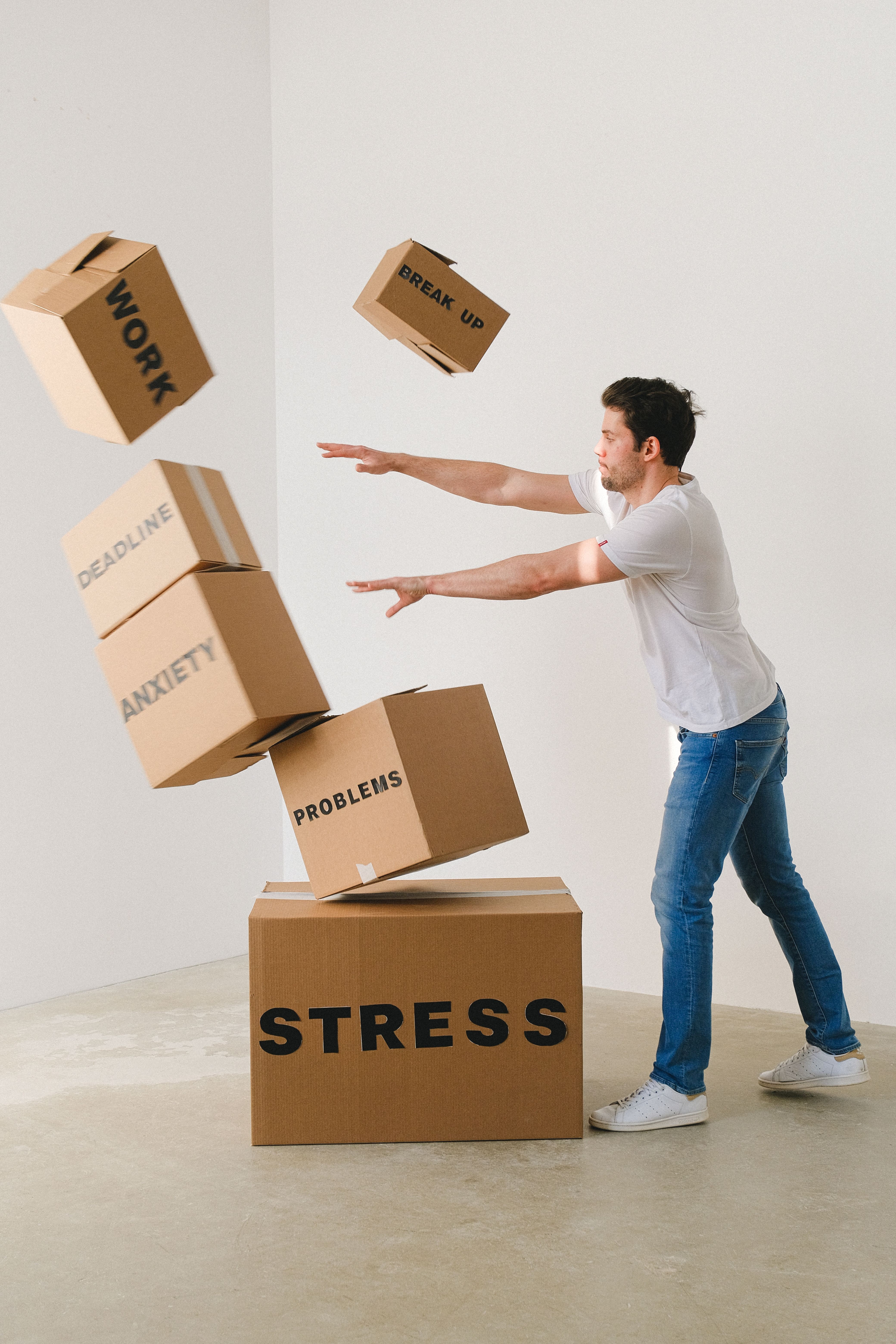 Mann wirft Problemkisten um – Stress, Anxiety, Deadline, Work, Break Up
